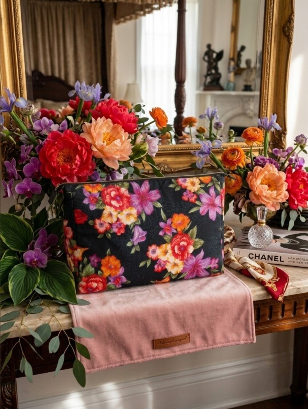 5/$100 Large Fabric Floral Print Black Pouch Clutch 🩷